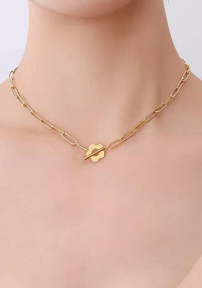 JOSSLYN by Wall to Wall - STAINLESS STEEL TARNISH FREE FLOWER TOGGLE NECKLACE | 40H343