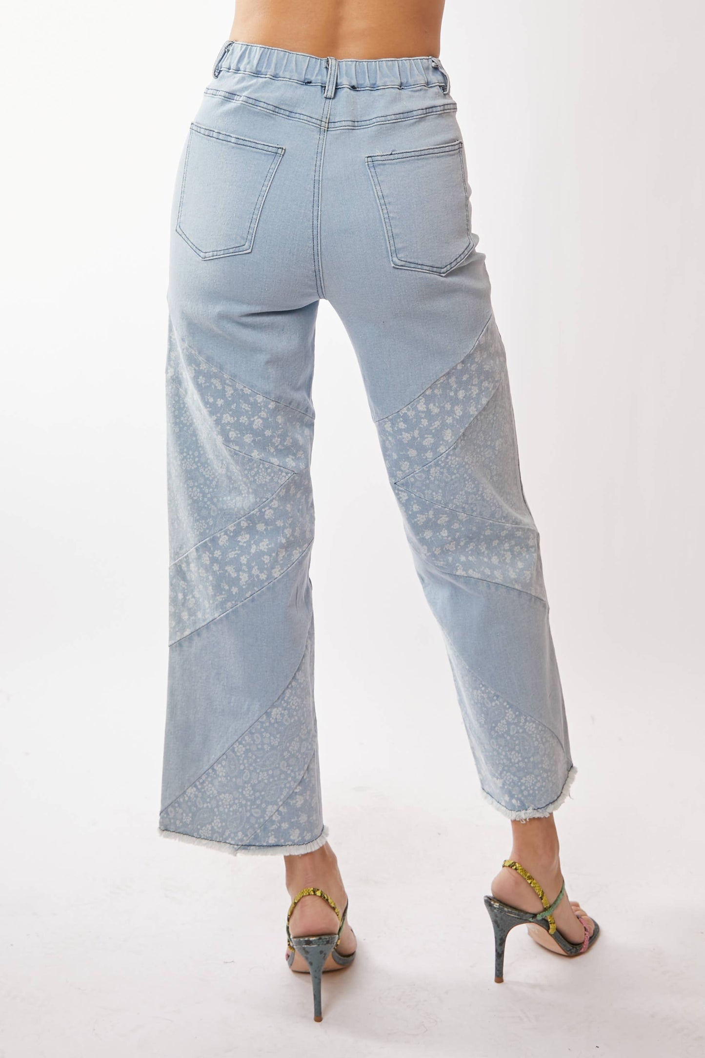 Davi & Dani - WIDE OPENING DENIM DITSY FLORAL AND PAISLEY PRINT