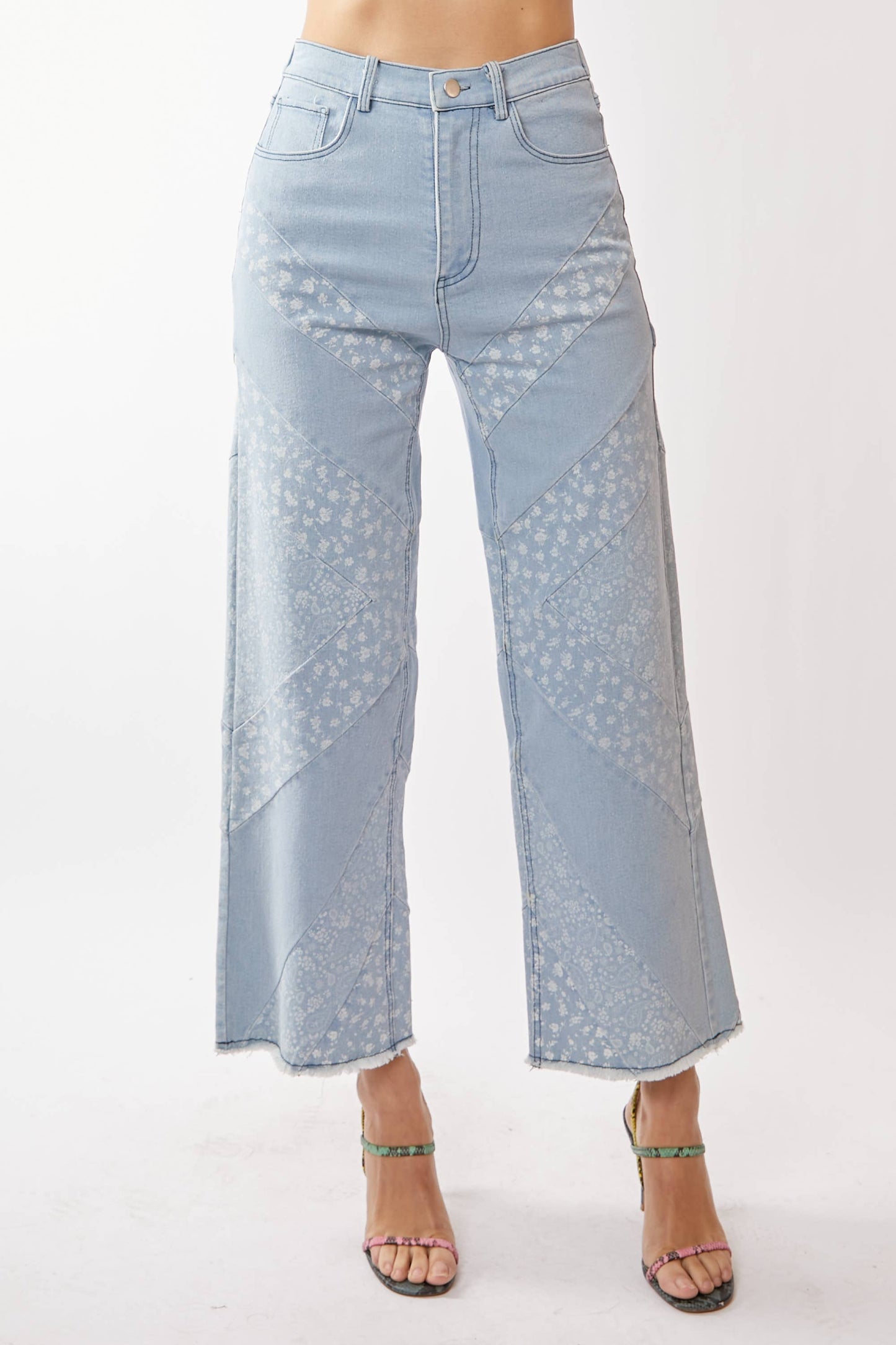 Davi & Dani - WIDE OPENING DENIM DITSY FLORAL AND PAISLEY PRINT