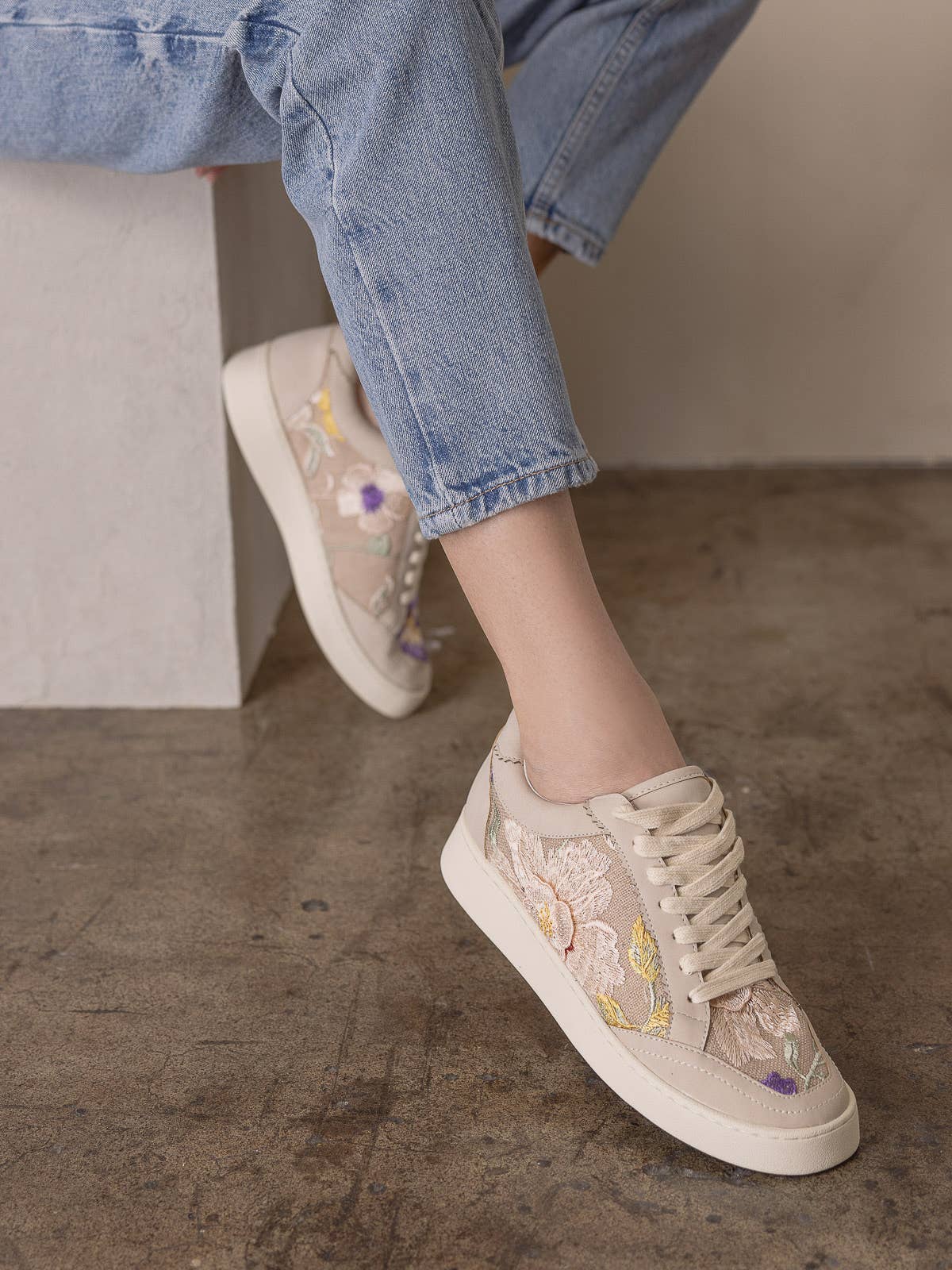 OASIS SOCIETY - The Tammi | Light Grey Floral Applique Sneaker