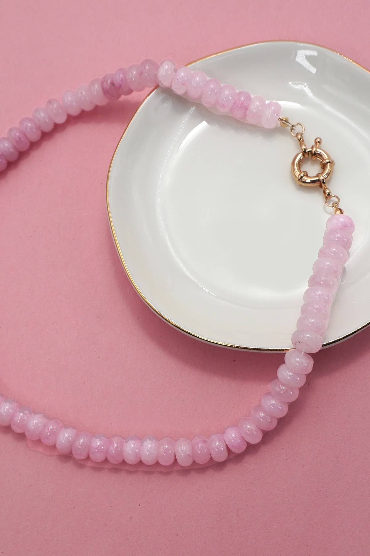 JOSSLYN by wall to wall - NATURAL STONE CHARM SPRING CLASP BEADED NECKLACE | 40NK9461