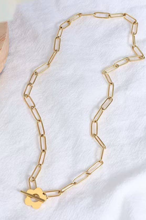 JOSSLYN by Wall to Wall - STAINLESS STEEL TARNISH FREE FLOWER TOGGLE NECKLACE | 40H343