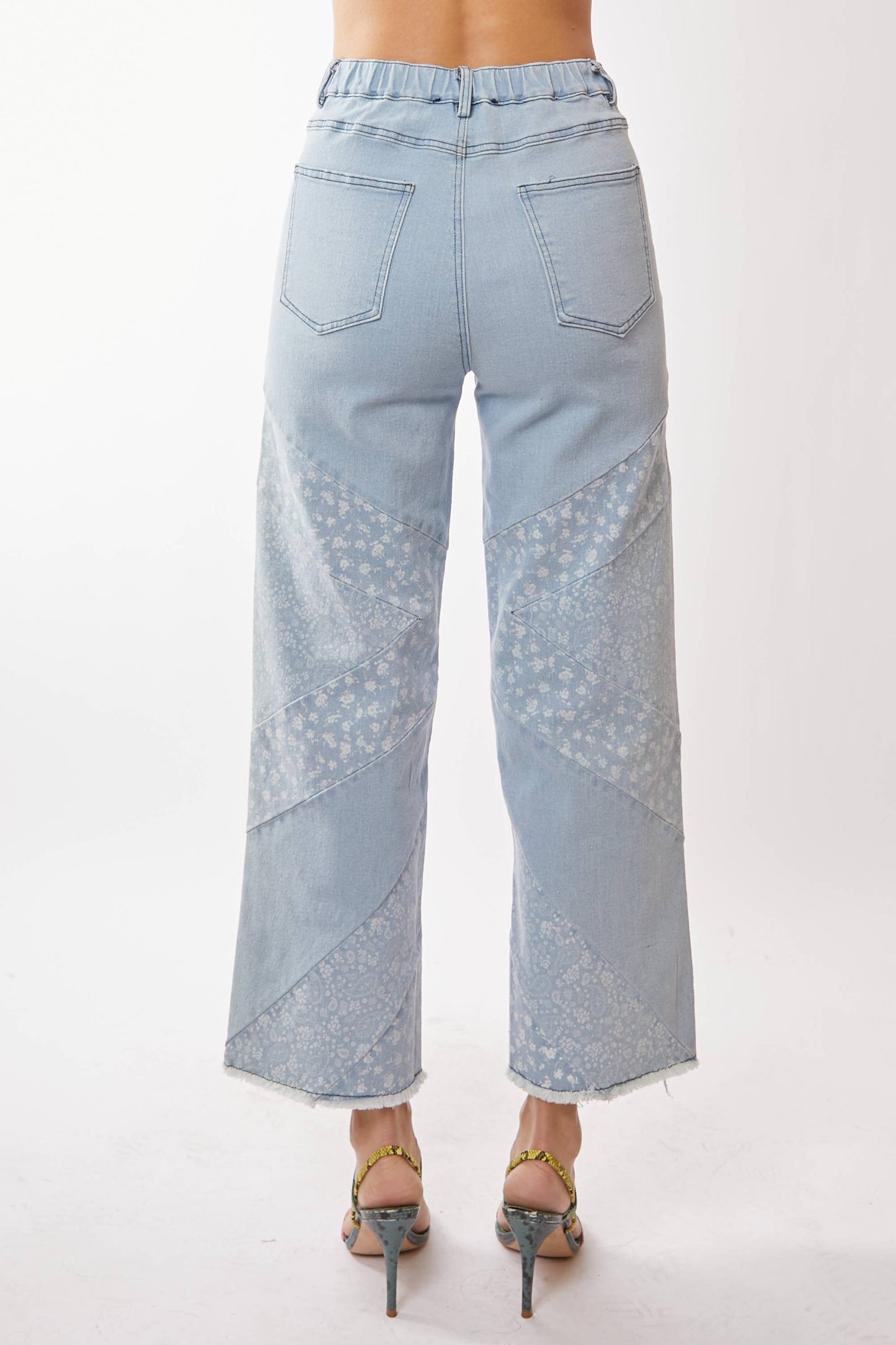 Davi & Dani - WIDE OPENING DENIM DITSY FLORAL AND PAISLEY PRINT