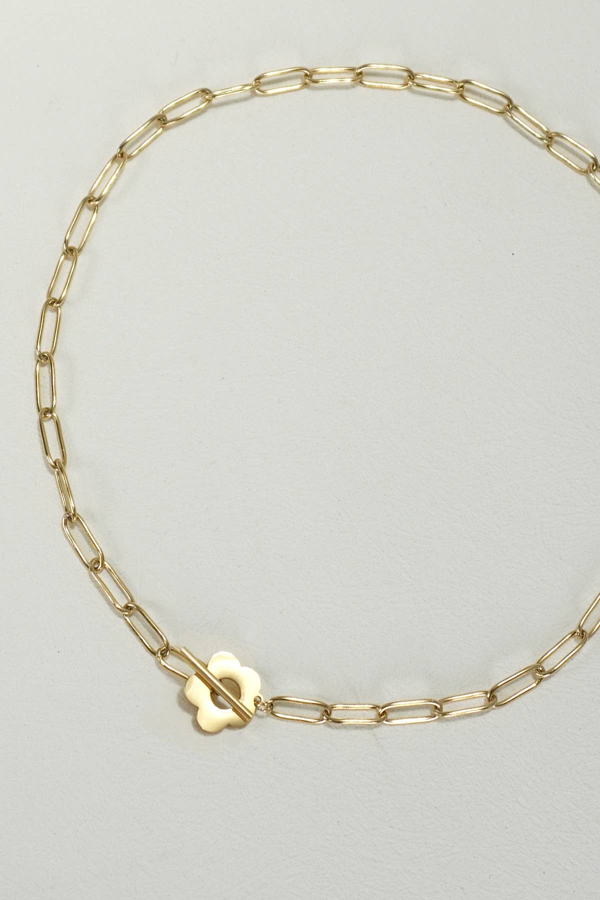 JOSSLYN by Wall to Wall - STAINLESS STEEL TARNISH FREE FLOWER TOGGLE NECKLACE | 40H343