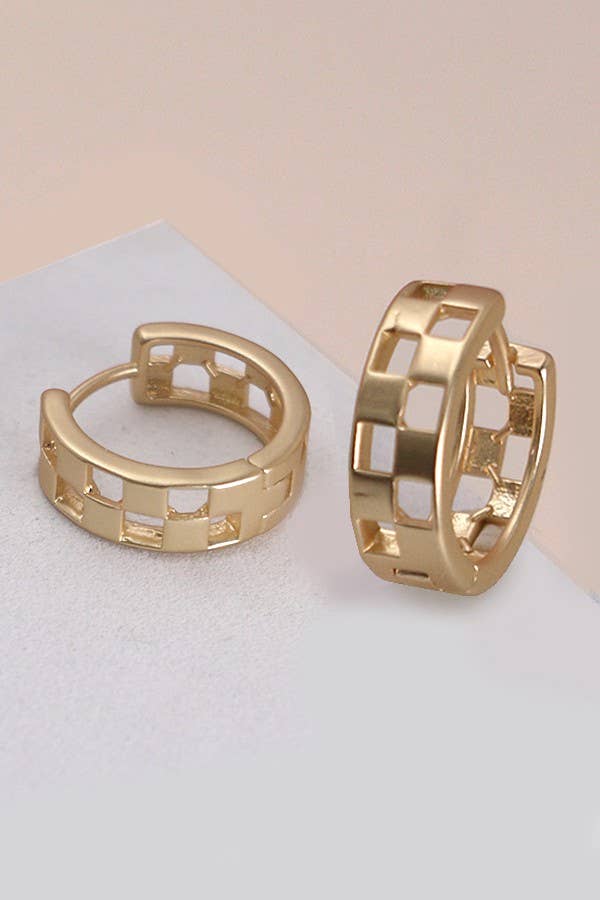 JOSSLYN by Wall to Wall - MINI CUTOUT CHECKER HOOP HUGGIE EARRING | 80E2440