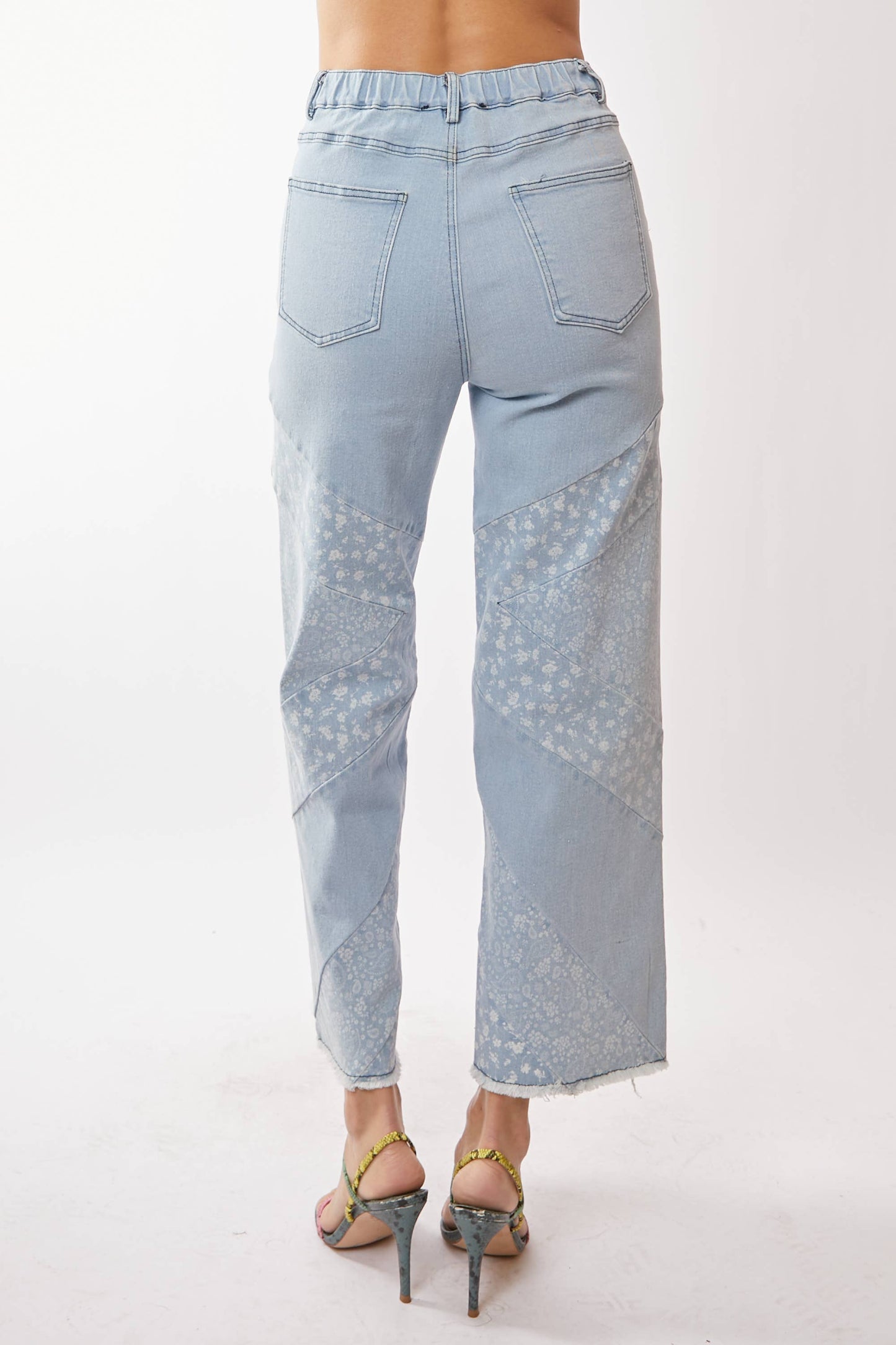Davi & Dani - WIDE OPENING DENIM DITSY FLORAL AND PAISLEY PRINT