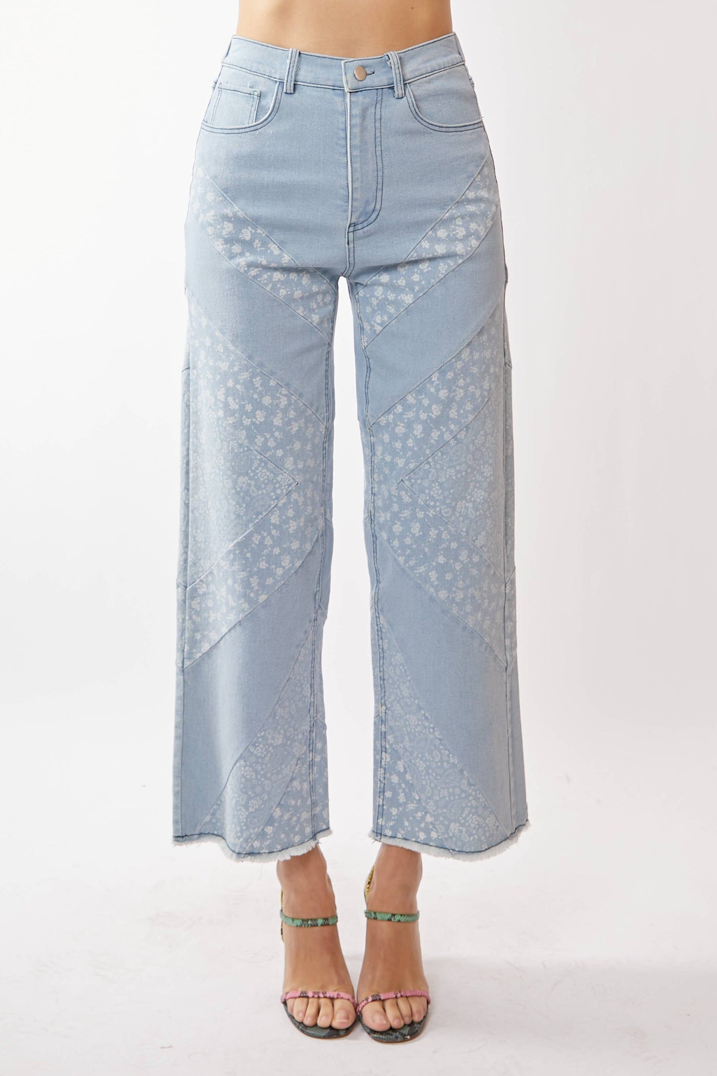 Davi & Dani - WIDE OPENING DENIM DITSY FLORAL AND PAISLEY PRINT