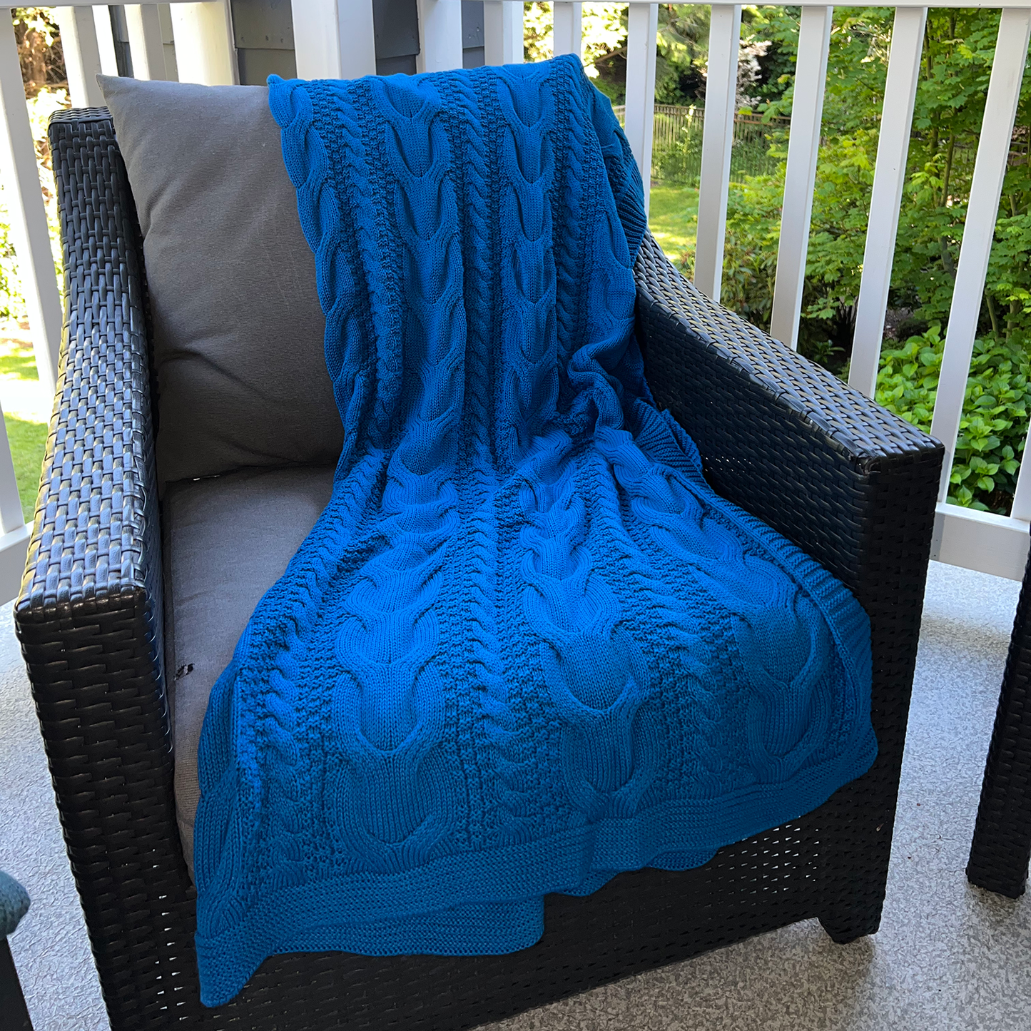 Chloe & Lex - Tech Blue Cableknit Pure Cotton Throw Blanket Home Decor