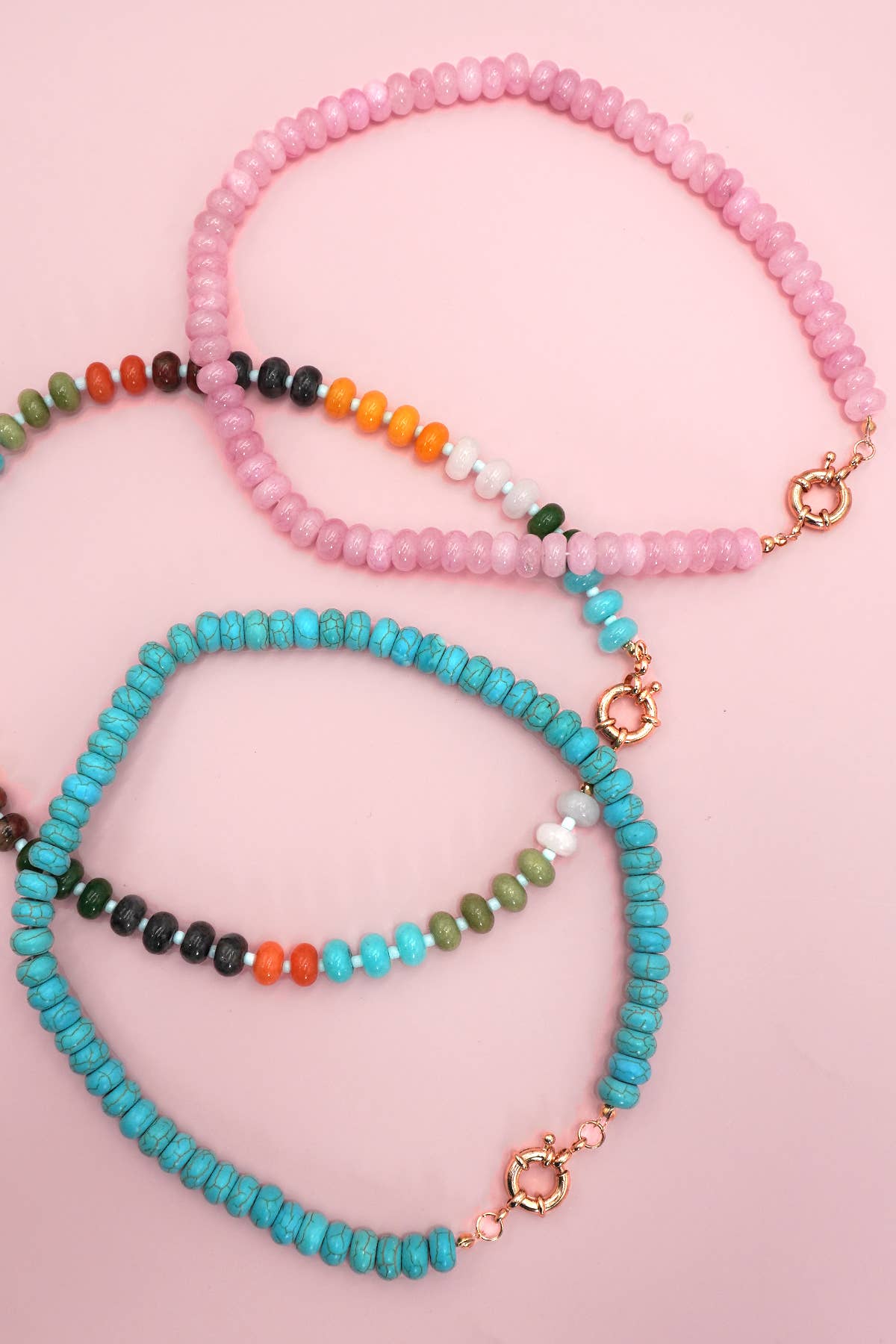 JOSSLYN by wall to wall - NATURAL STONE CHARM SPRING CLASP BEADED NECKLACE | 40NK9461