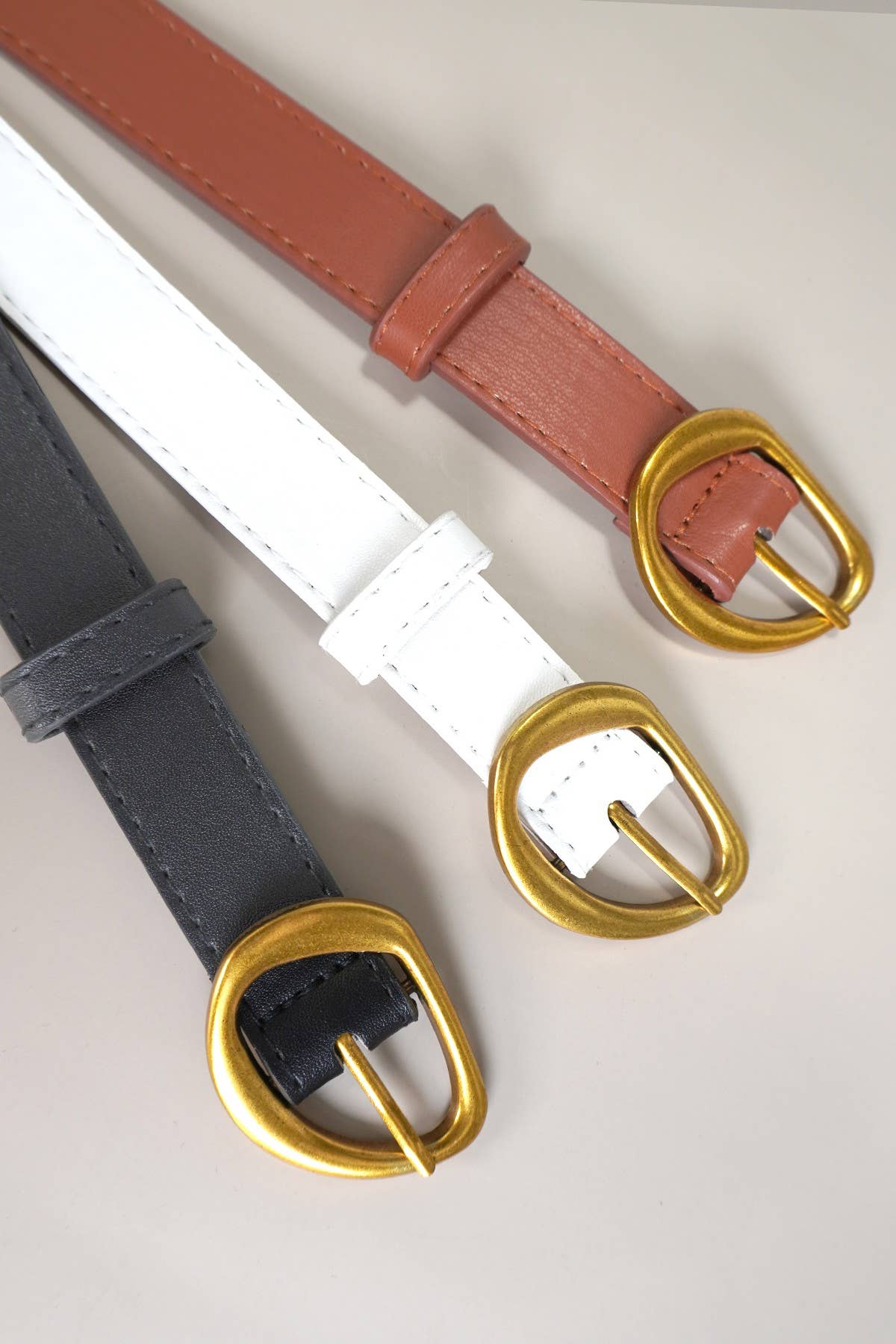 JOSSLYN by Wall to Wall - CONTOUR OVAL SHAPED FAUX LEATHER BUCKLE BELT | 40BT643