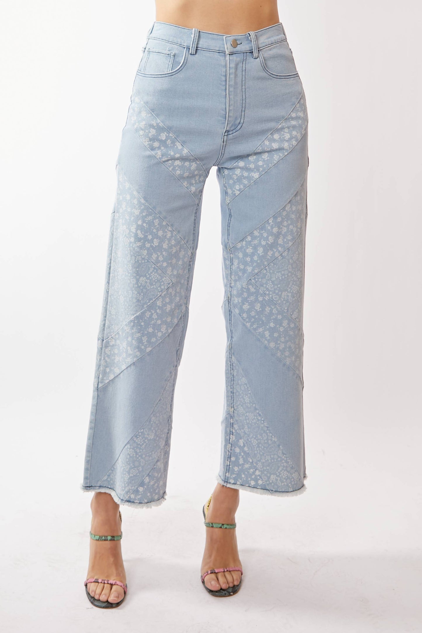 Davi & Dani - WIDE OPENING DENIM DITSY FLORAL AND PAISLEY PRINT