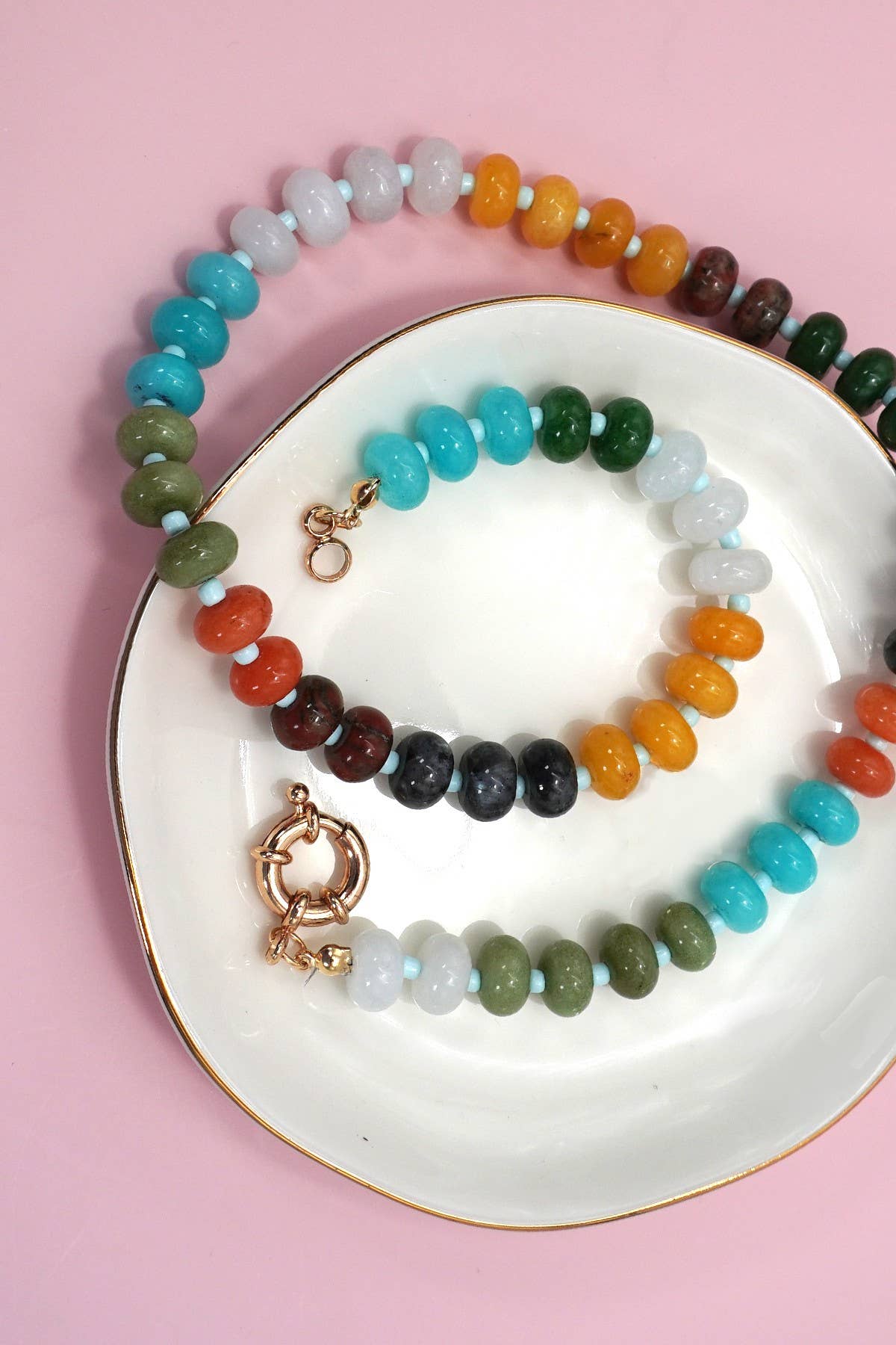 JOSSLYN by wall to wall - NATURAL STONE CHARM SPRING CLASP BEADED NECKLACE | 40NK9461