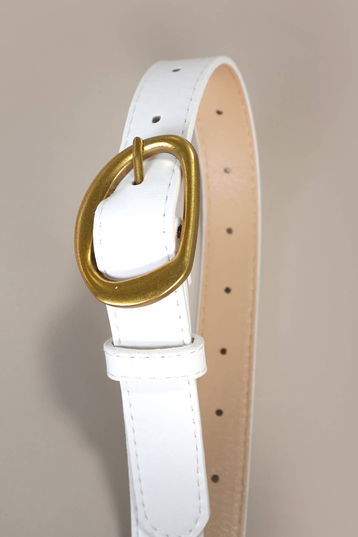 JOSSLYN by Wall to Wall - CONTOUR OVAL SHAPED FAUX LEATHER BUCKLE BELT | 40BT643