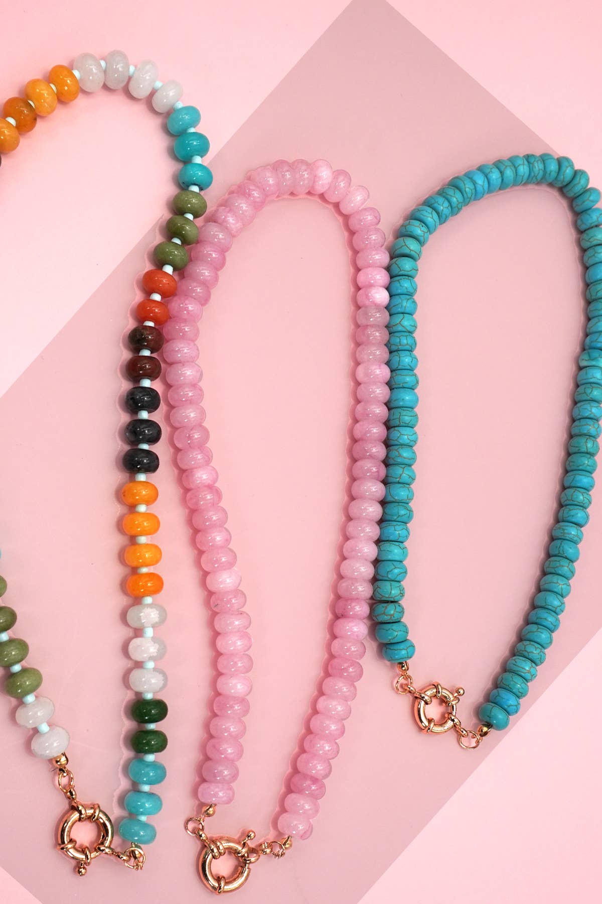 JOSSLYN by wall to wall - NATURAL STONE CHARM SPRING CLASP BEADED NECKLACE | 40NK9461