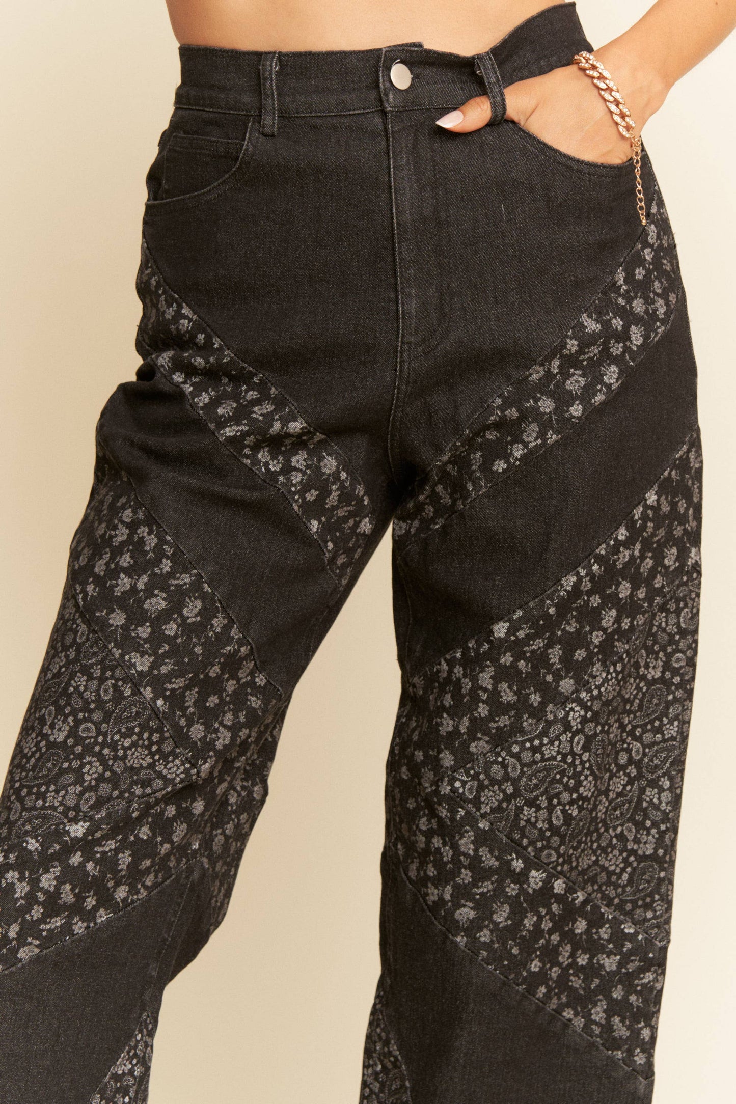 Davi & Dani - WIDE OPENING DENIM DITSY FLORAL AND PAISLEY PRINT