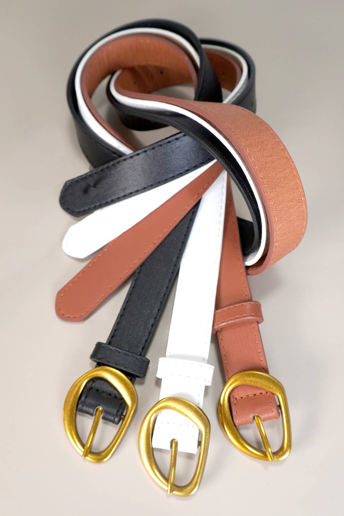 JOSSLYN by Wall to Wall - CONTOUR OVAL SHAPED FAUX LEATHER BUCKLE BELT | 40BT643
