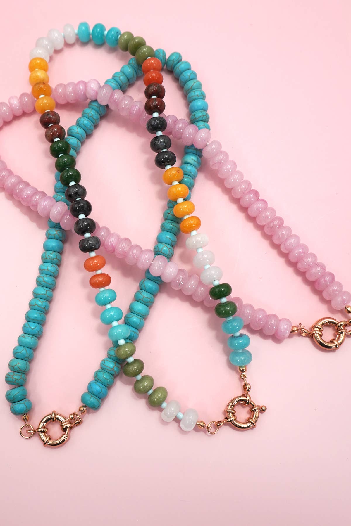 JOSSLYN by wall to wall - NATURAL STONE CHARM SPRING CLASP BEADED NECKLACE | 40NK9461