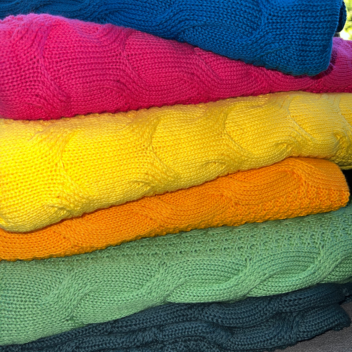 Chloe & Lex - Bright Pink Cableknit Pure Cotton Throw Blanket Home Decor