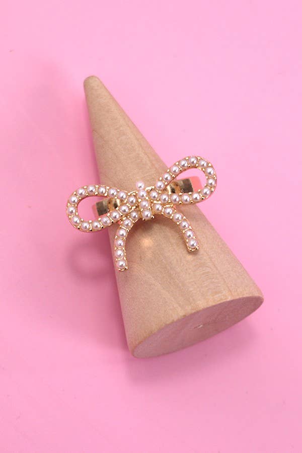 JOSSLYN by wall to wall - CLASSIC PEARL BOW RING | 31R24009