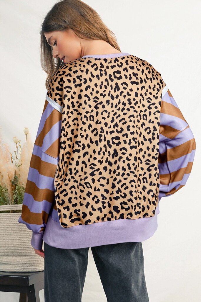 Side slit leopard sweatshirt