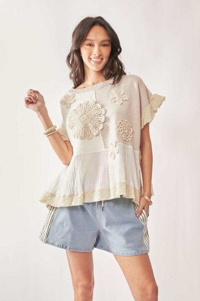 Davi & Dani textured ruffled top
