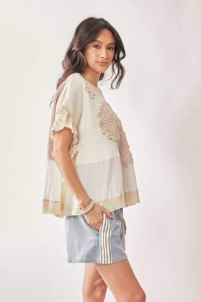 Davi & Dani textured ruffled top