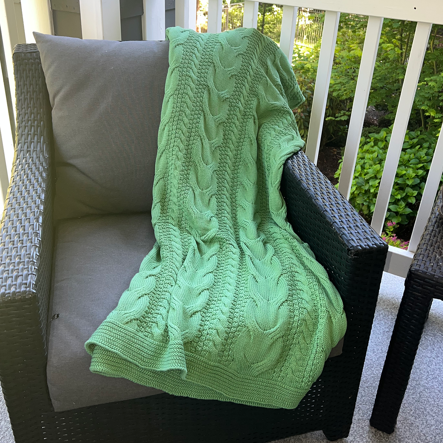 Chloe & Lex - Green Quartz Cableknit Cotton Throw Blanket Home Decor