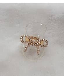 JOSSLYN by wall to wall - CLASSIC PEARL BOW RING | 31R24009