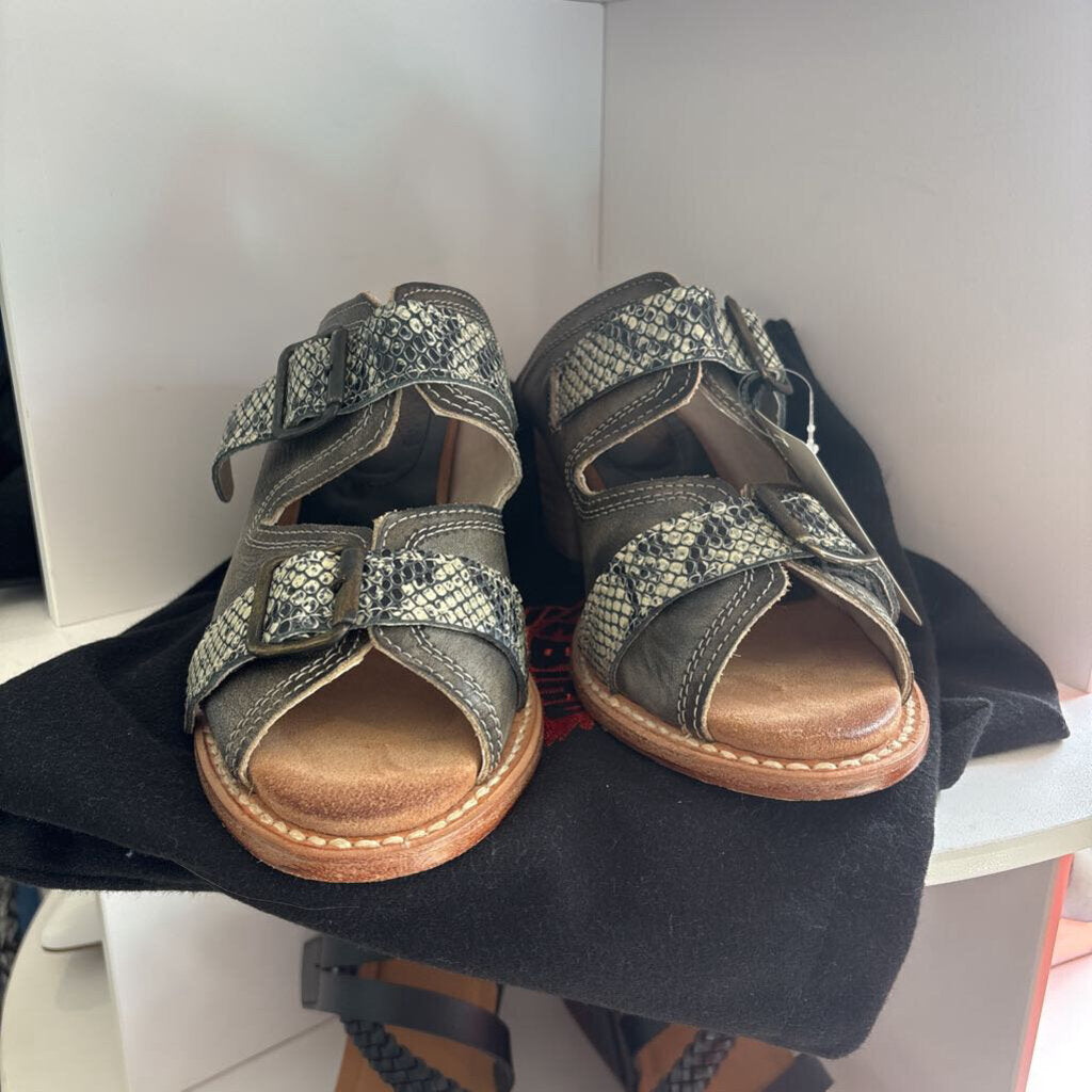 Slip on snake print