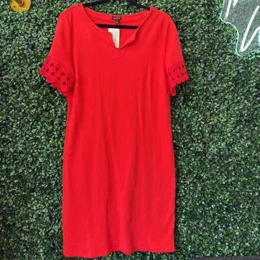 Short eyelet sleeve mid length