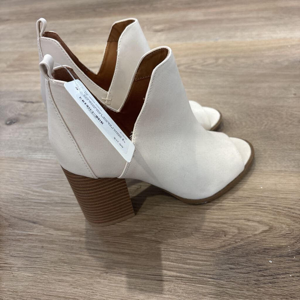 Peep toe block heel