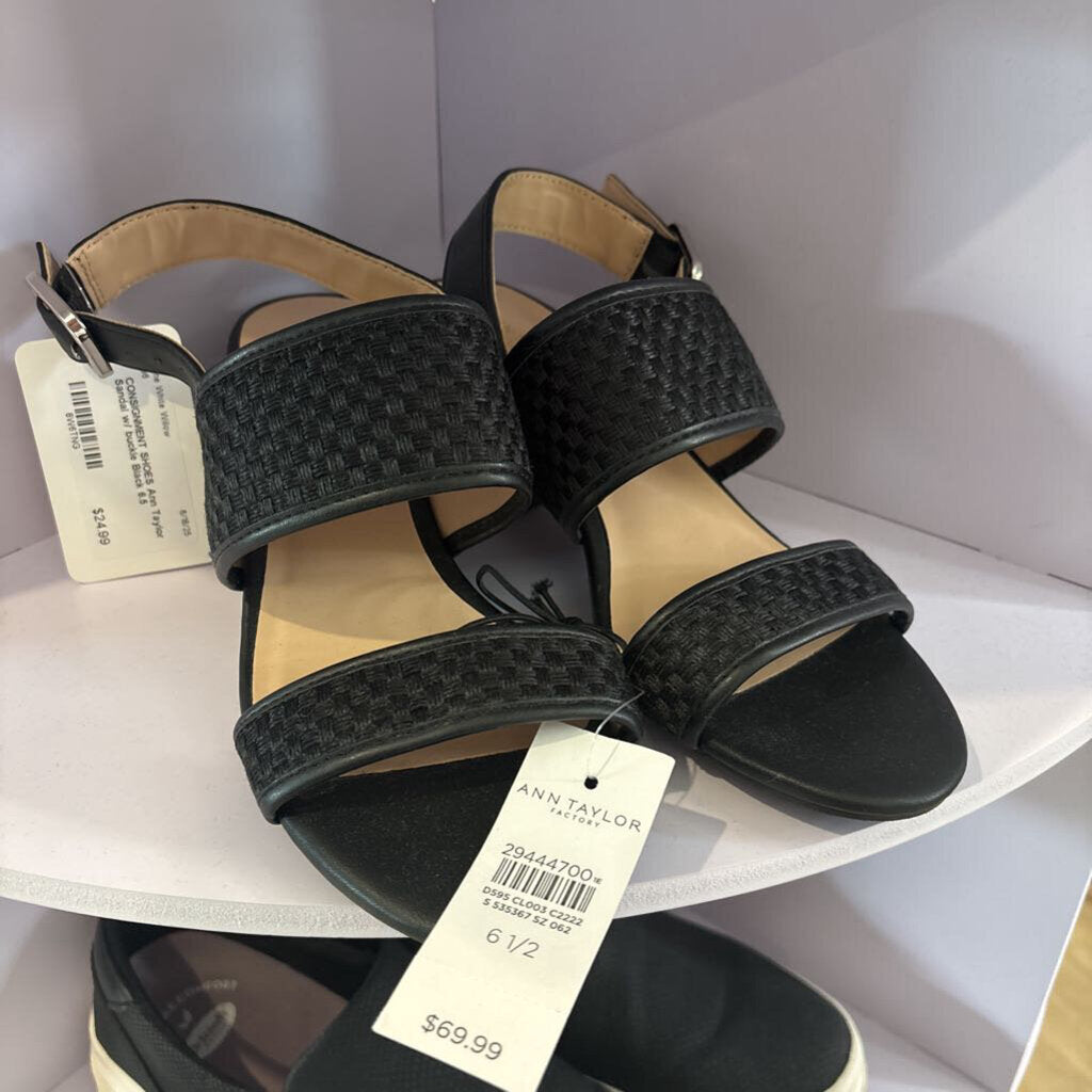 Sandal w/ buckle