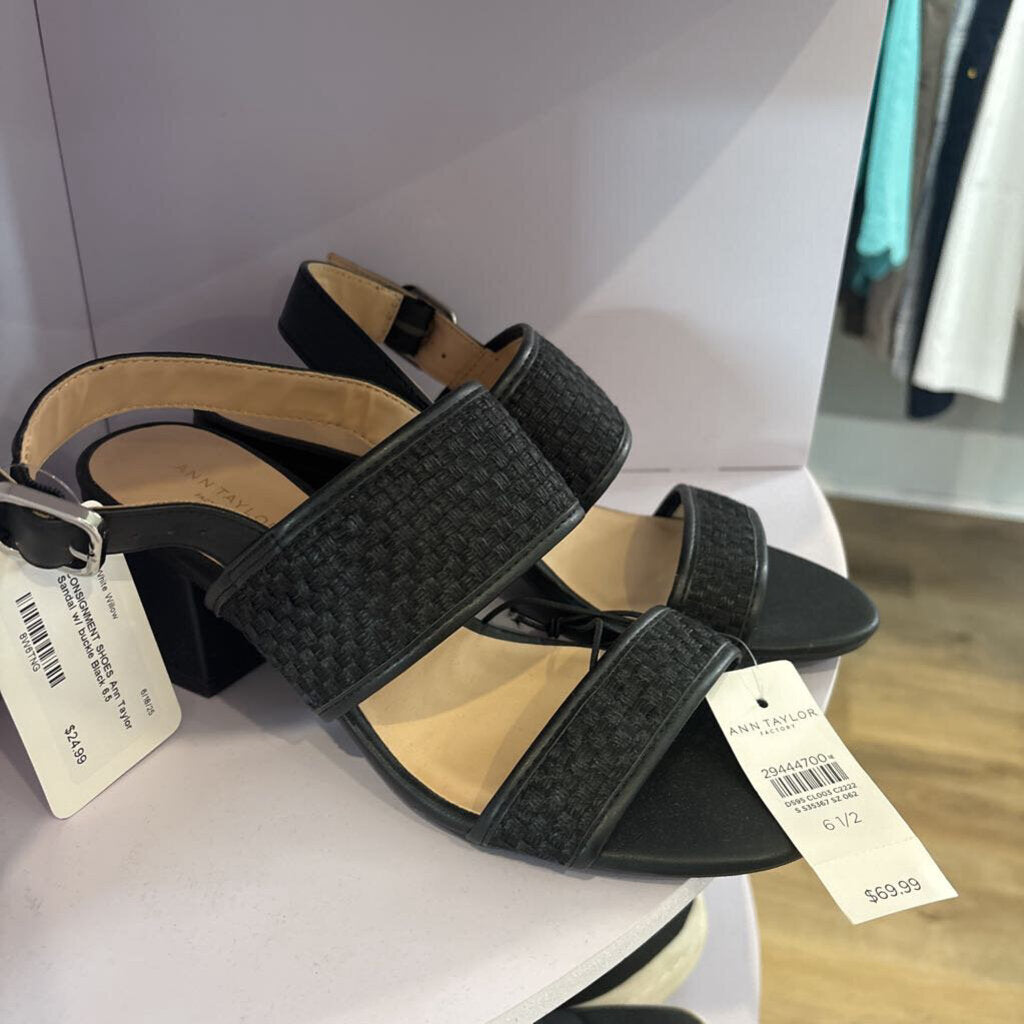 Sandal w/ buckle