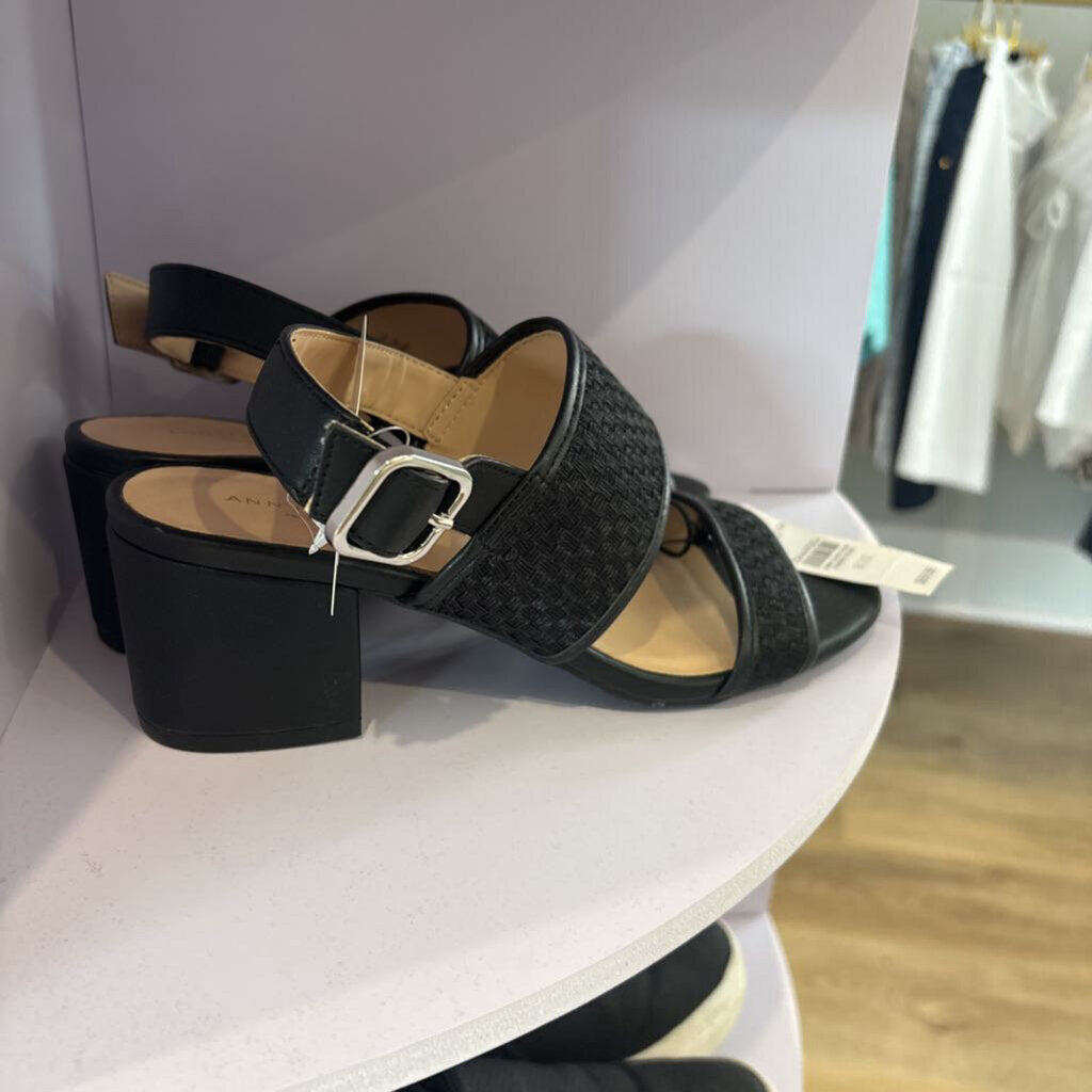 Sandal w/ buckle