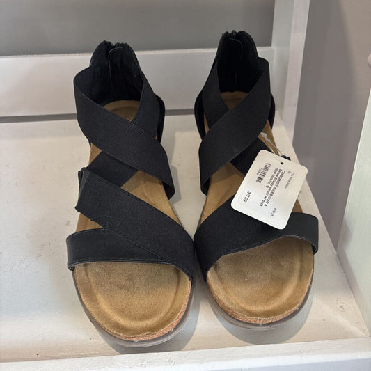 Strappy sandal w/ back zipper