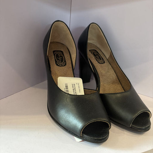 Peep toe pumps
