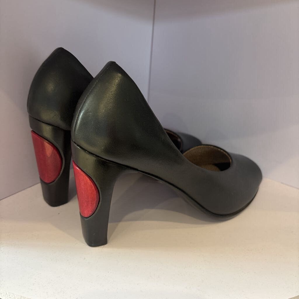 Peep toe pumps