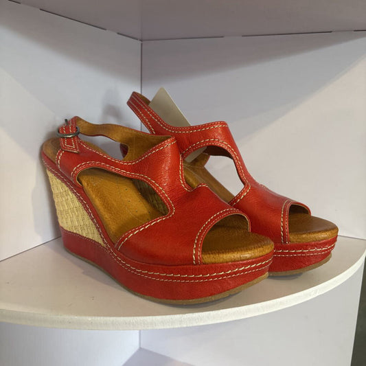 Leather sandal w/ heel