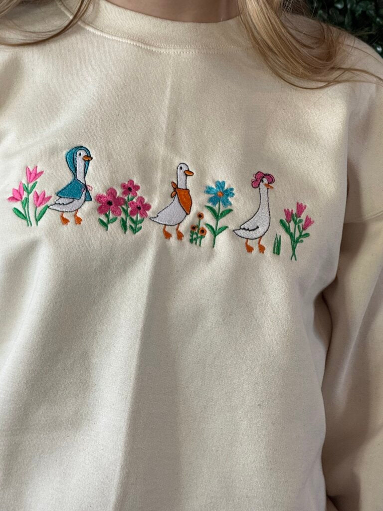 Spring goose embroidered crewneck