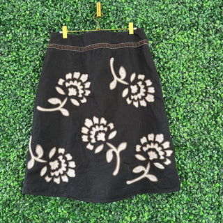 A-line skirt w/ floral appliqué & velvet trim