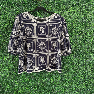 Short sleeve embroidered blouse