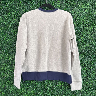 Pullover w/ collar buttons